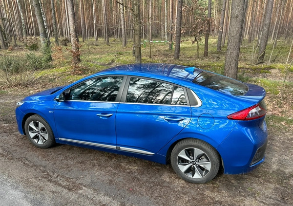 Hyundai IONIQ cena 60800 przebieg: 63000, rok produkcji 2017 z Gryfino małe 172